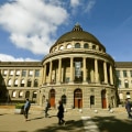 Top-Universitäten in Europa: Rankings, Auslandsstudienprogramme und Vorteile der Hochschulbildung im Ausland